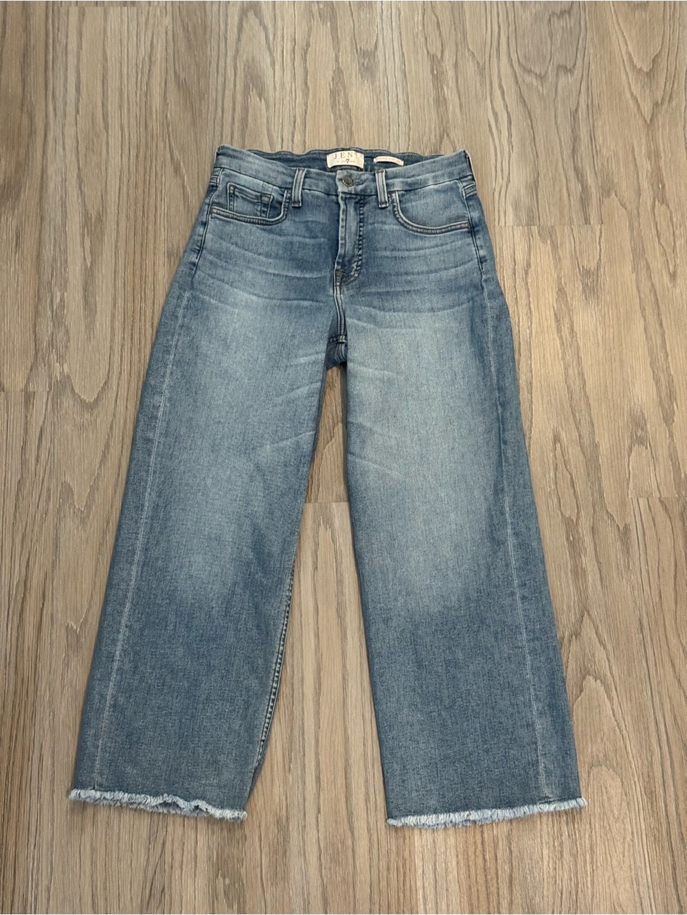 7 For All Mankind Jen Cropped Wide Leg Jeans with a raw hem size 6